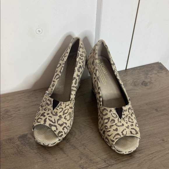 Toms Beige Leopard Print Peep Toe Heels - Canvas & Leather blend - 6 - Picture 2 of 7